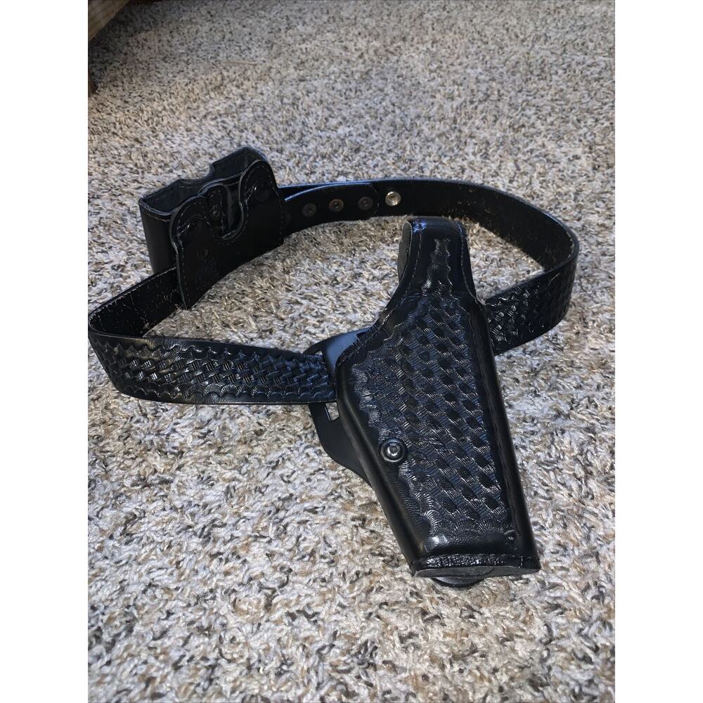 1921 Dutyman 32” w/ Safariland Thumbsnap Glock17 Holster & Model 079 Mag Pouch